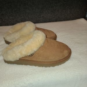 UGG Slippers, chestnut, size 7